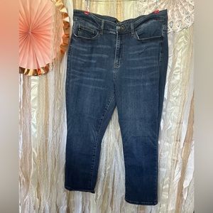 #24 Judy Blue 16w Capri SUPER CUTE